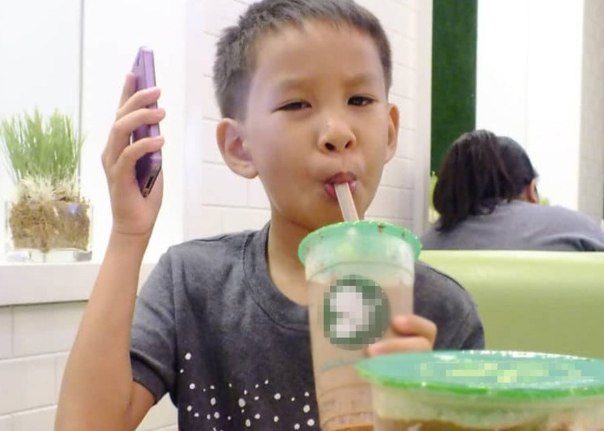 Trẻ mấy tuổi thì có thể bắt đầu uống trà sữa